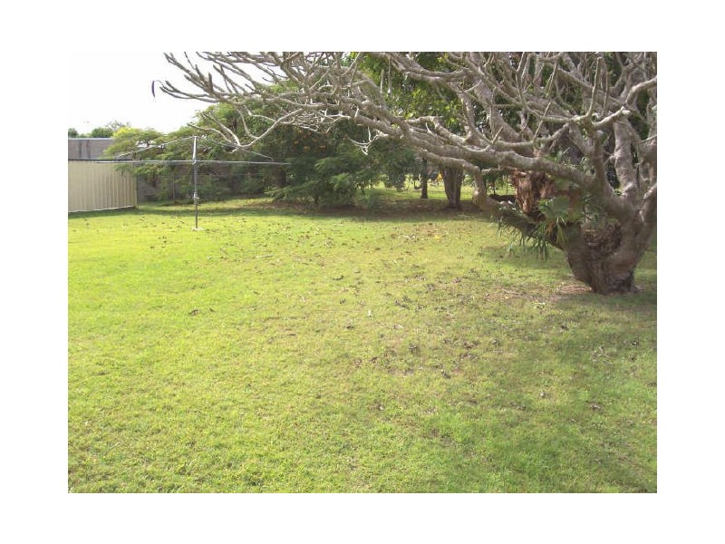 8 Powers Street, Bundaberg West QLD 4670