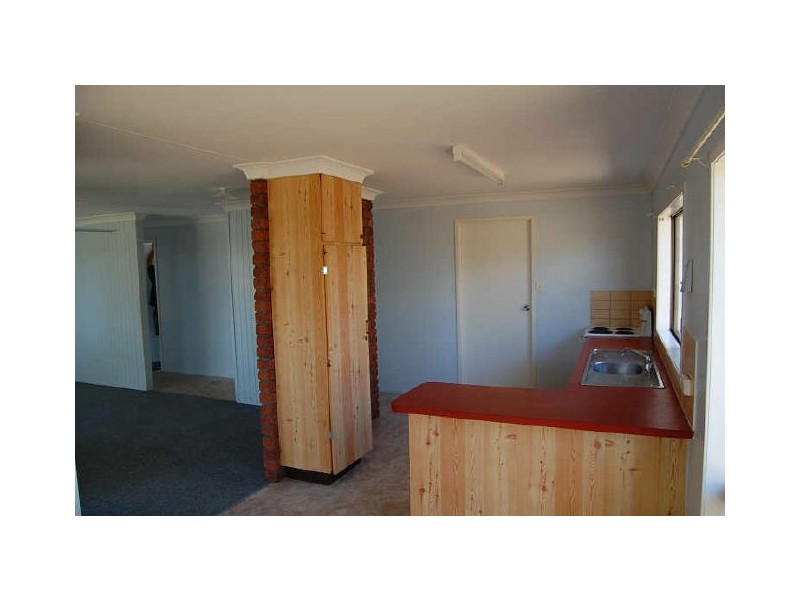 24 Central Ave, Thabeban QLD 4670