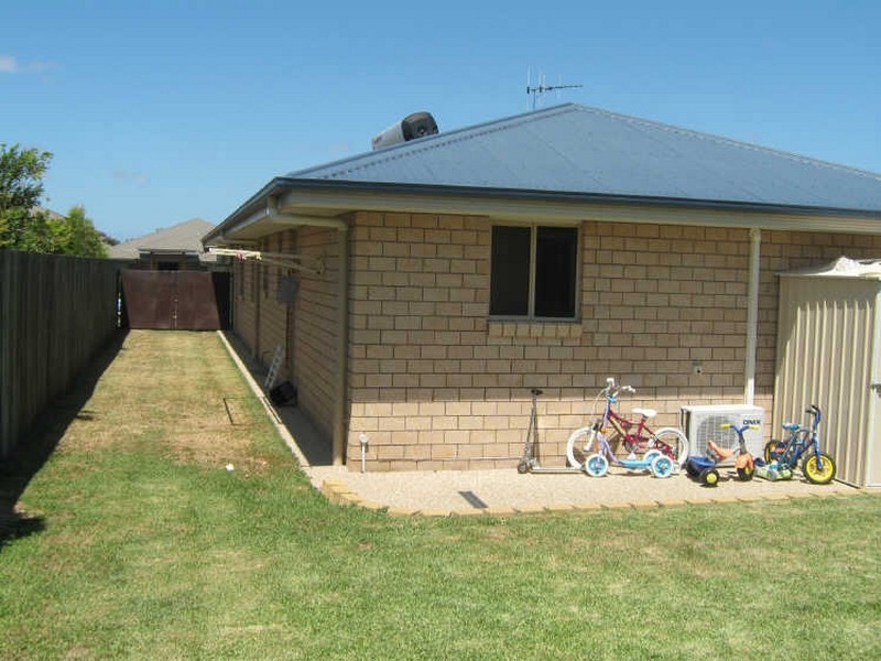 18 Voss Court, Millbank QLD 4670
