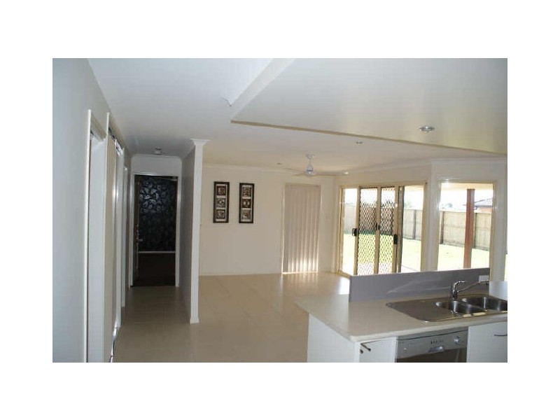 7 Linderberg Street, Kalkie QLD 4670