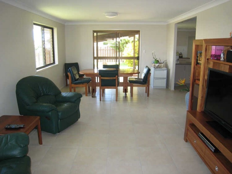 2 Cassia Street, Avoca QLD 4670