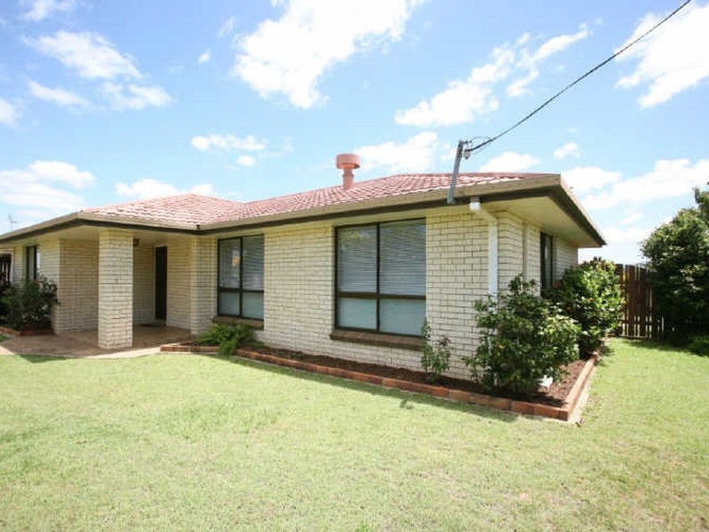 2 Cassia Street, Avoca QLD 4670