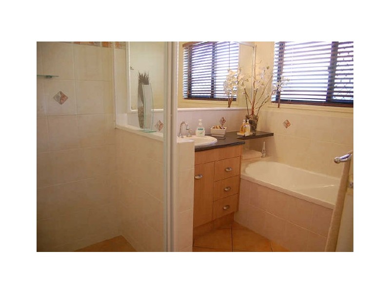 Avenell Heights QLD 4670