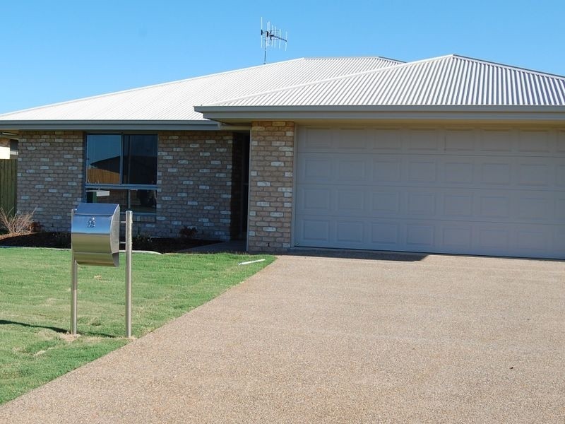 15 Hintz Street, Branyan QLD 4670