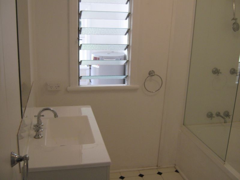 3 Buss, Bundaberg South QLD 4670