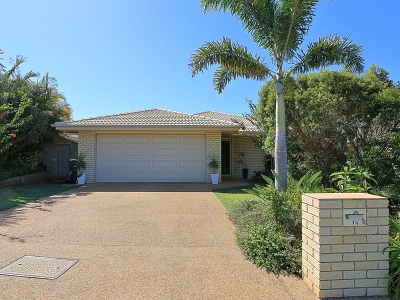 15 McCallum Close, Coral Cove QLD 4670