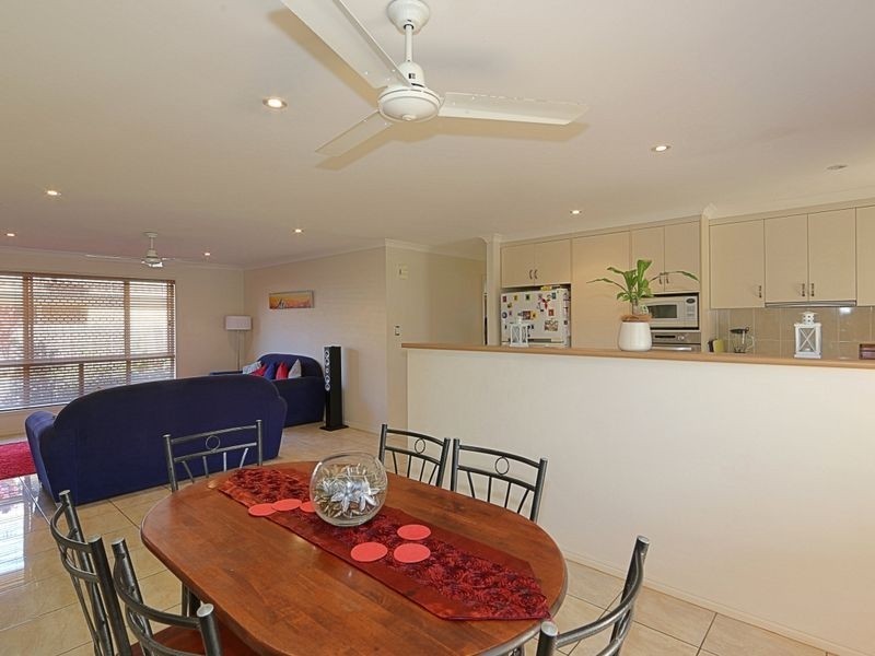 15 McCallum Close, Coral Cove QLD 4670
