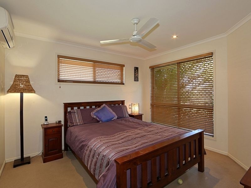 15 McCallum Close, Coral Cove QLD 4670