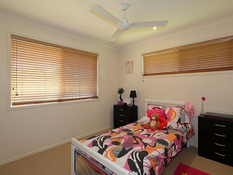 15 McCallum Close, Coral Cove QLD 4670