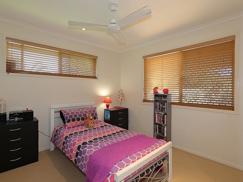 15 McCallum Close, Coral Cove QLD 4670