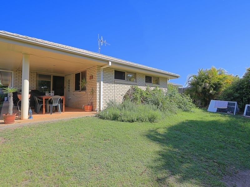 15 McCallum Close, Coral Cove QLD 4670