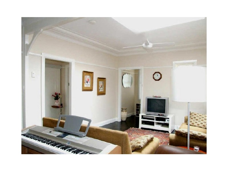 8 Kuring-Gai Chase Road, Mount Colah NSW 2079