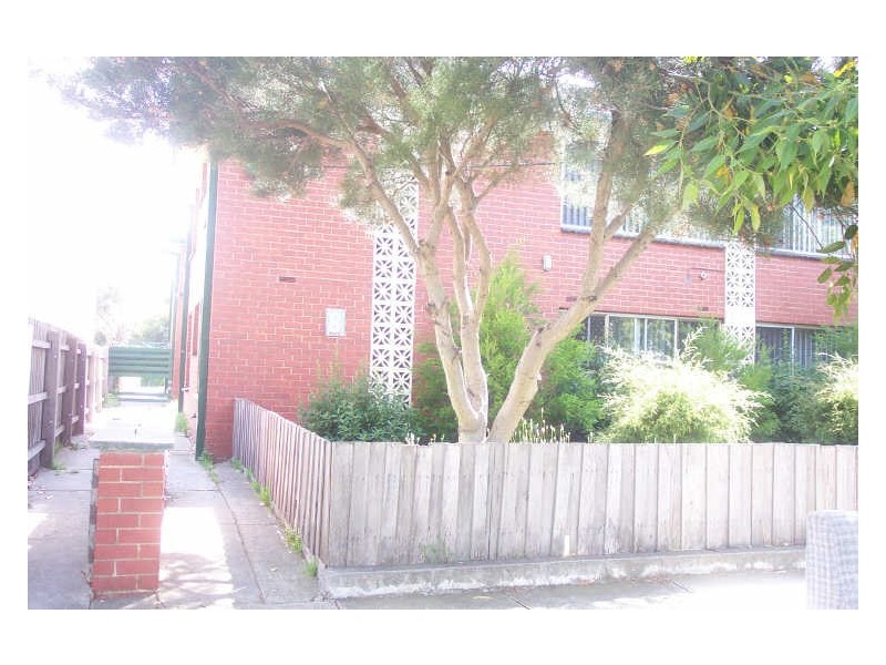 1/8 Burnewang Street, Sunshine VIC 3020