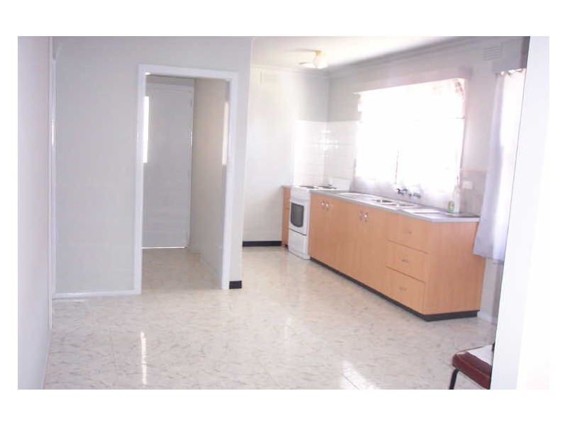 61 Errington Road, St Albans VIC 3021