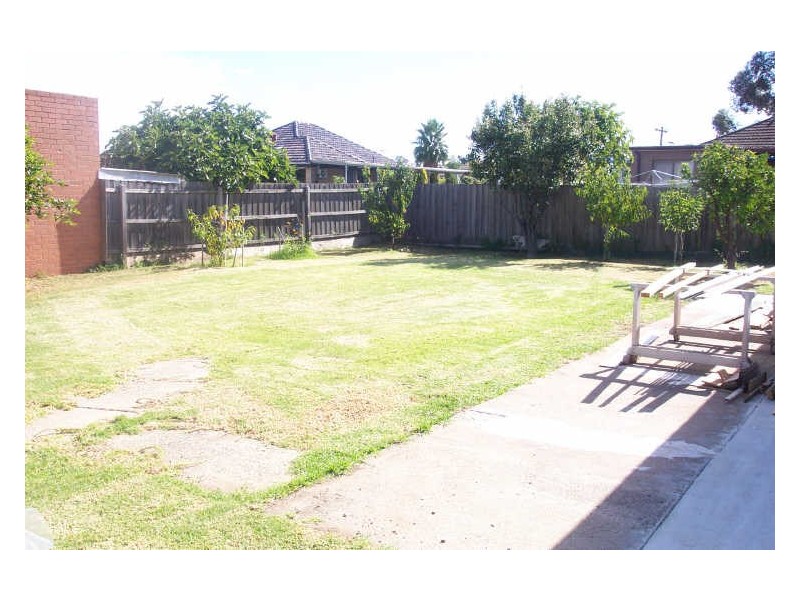 61 Errington Road, St Albans VIC 3021