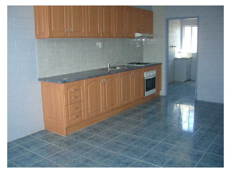 2/1 Leslie Street, St Albans VIC 3021