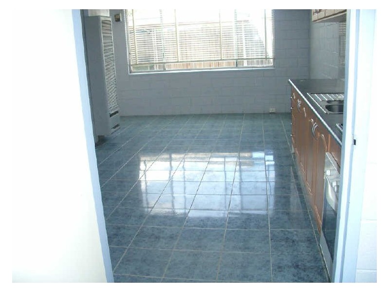 2/1 Leslie Street, St Albans VIC 3021