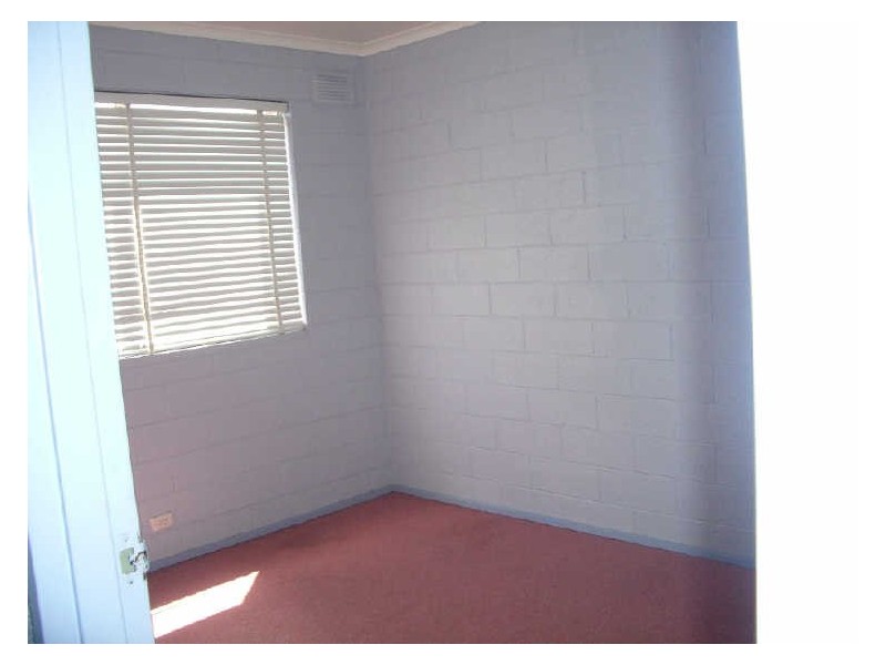 2/1 Leslie Street, St Albans VIC 3021