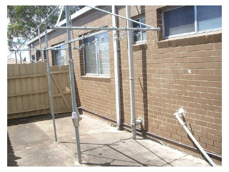 2/1 Leslie Street, St Albans VIC 3021