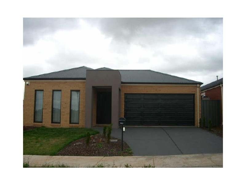 10 Gill Place, Caroline Springs VIC 3023