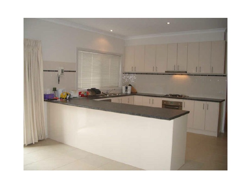 10 Gill Place, Caroline Springs VIC 3023