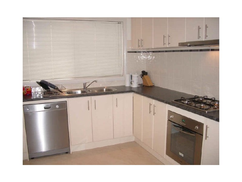 10 Gill Place, Caroline Springs VIC 3023