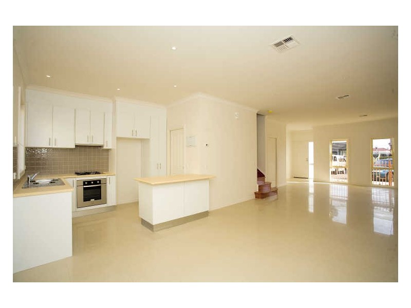 4/2 Mcarthur Avenue, St Albans VIC 3021