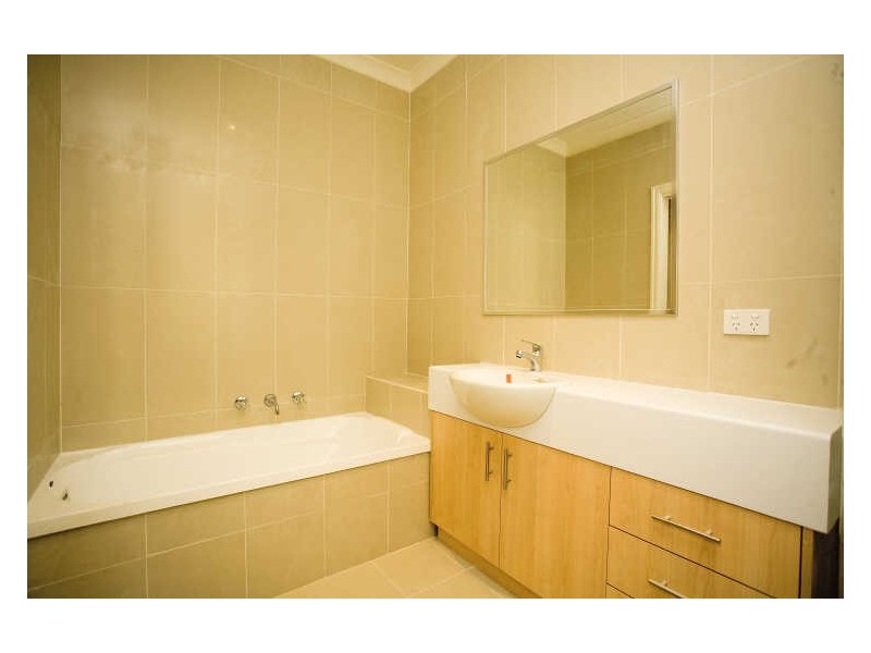 4/2 Mcarthur Avenue, St Albans VIC 3021