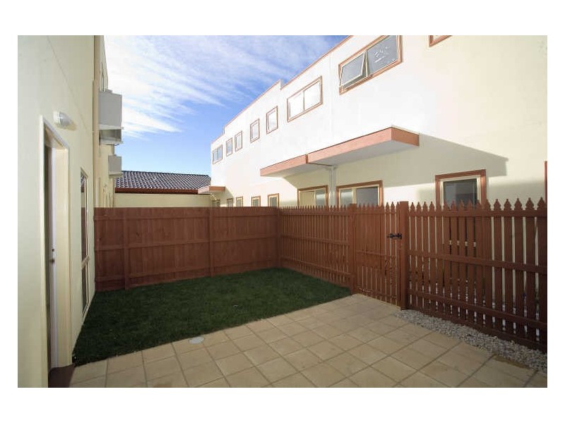 4/2 Mcarthur Avenue, St Albans VIC 3021