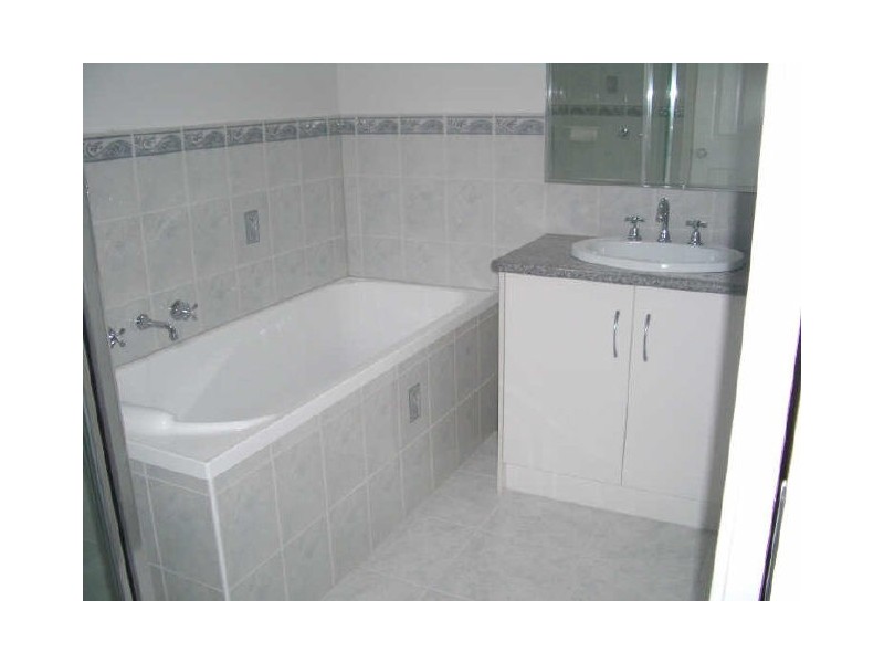 2/34 Norman Street, St Albans VIC 3021