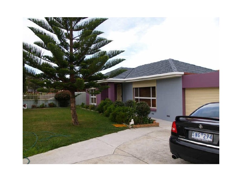 19 Carbine Way, Keilor Downs VIC 3038