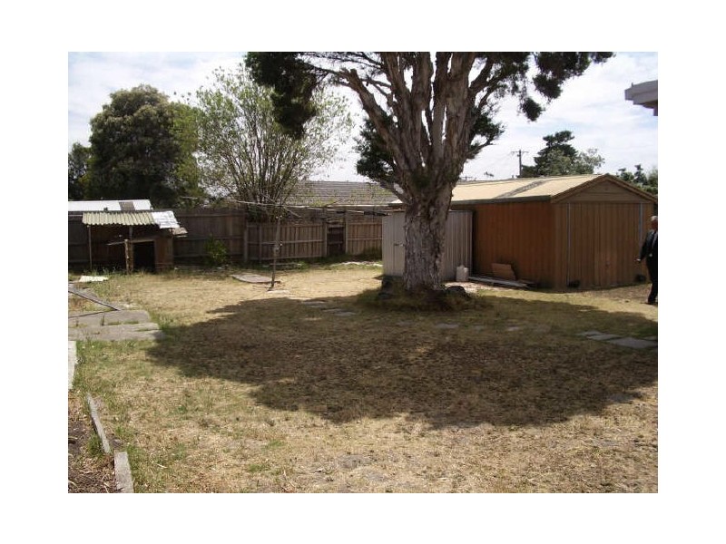 18 Power Street, St Albans VIC 3021