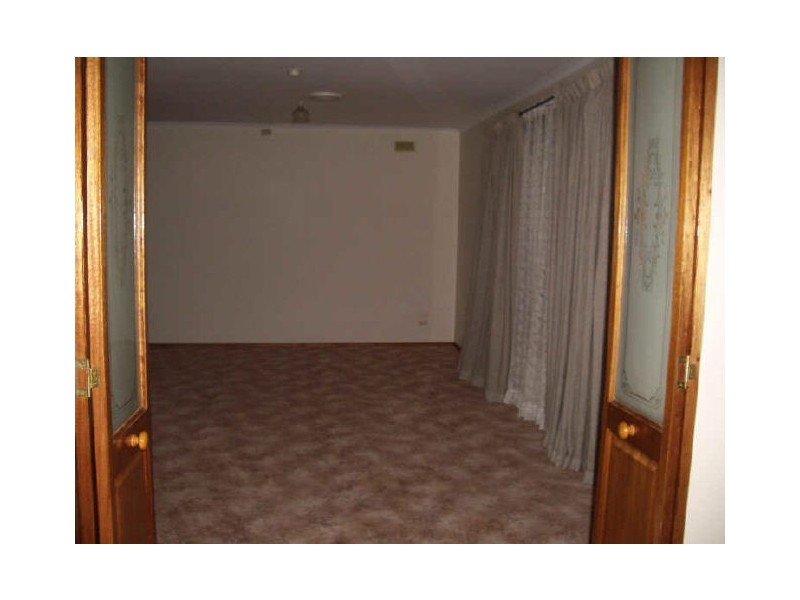 22 Cheleon Way, St Albans VIC 3021