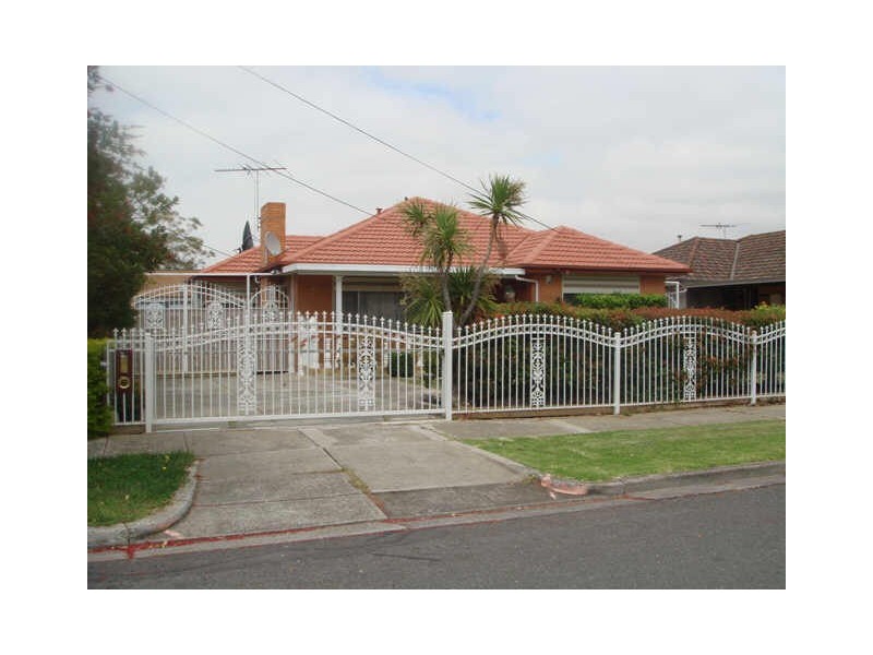 9 Willow Ave, St Albans VIC 3021