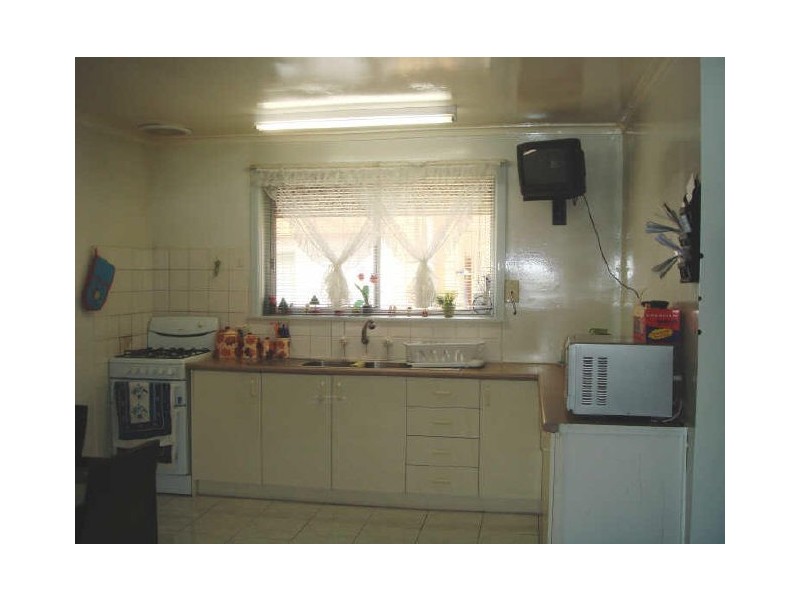 9 Willow Ave, St Albans VIC 3021