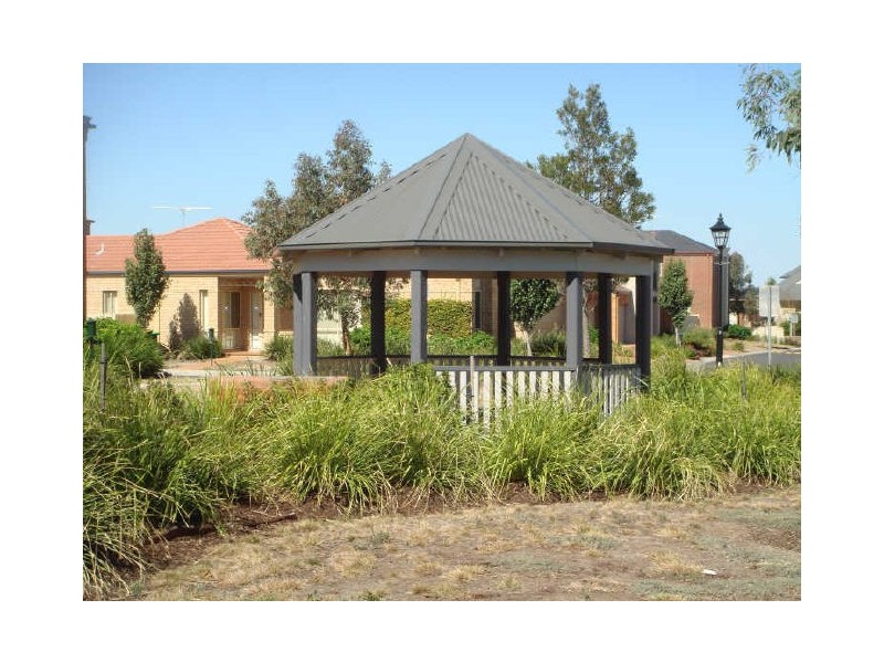 10 Durack Circuit, Taylors Hill VIC 3037