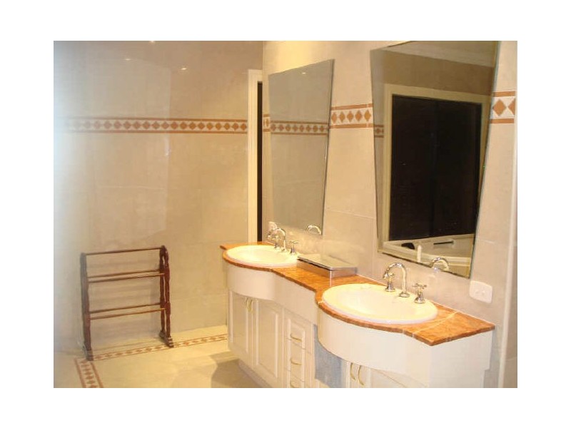 2 Wannon Place, Taylors Hill VIC 3037