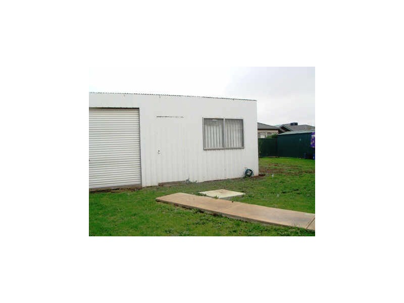 3 Strickland Crescent, Burnside VIC 3023