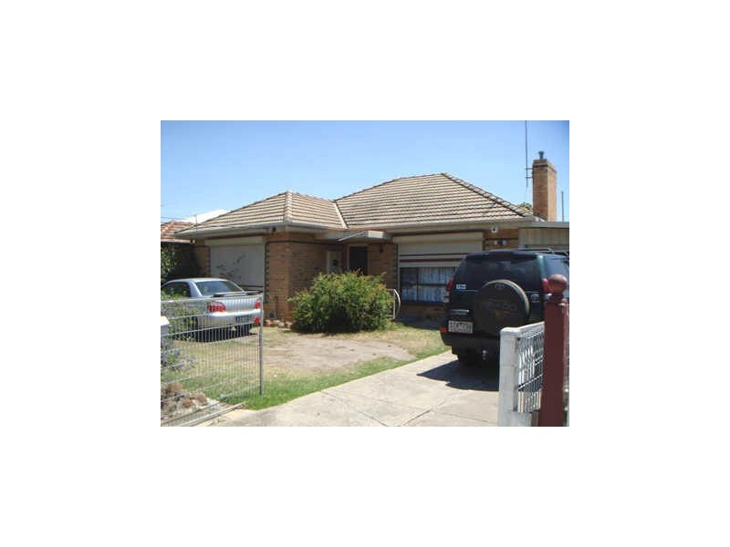5 Baynton Avenue, Sunshine North VIC 3020