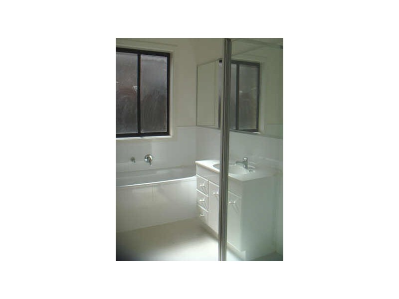 2/5 Wattle Road, Maidstone VIC 3012