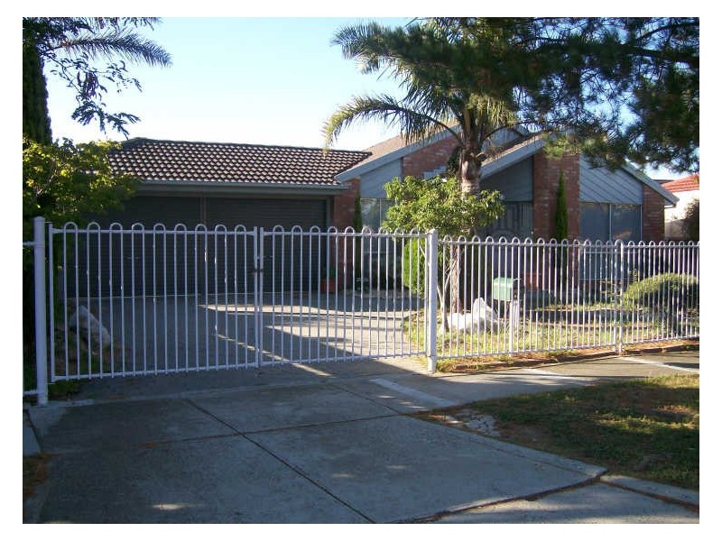 52 Saratoga Crescent, Keilor Downs VIC 3038