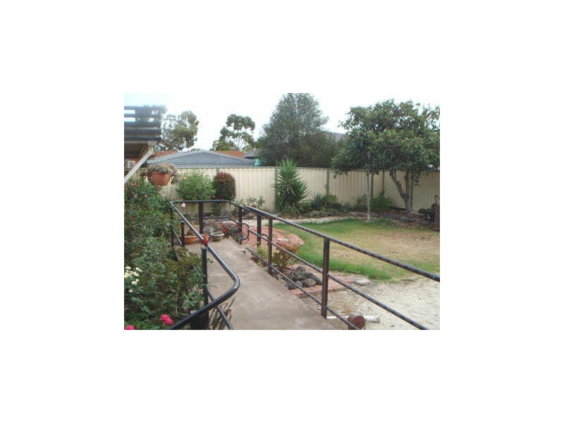5 Kinterbury Drive, Kings Park VIC 3021