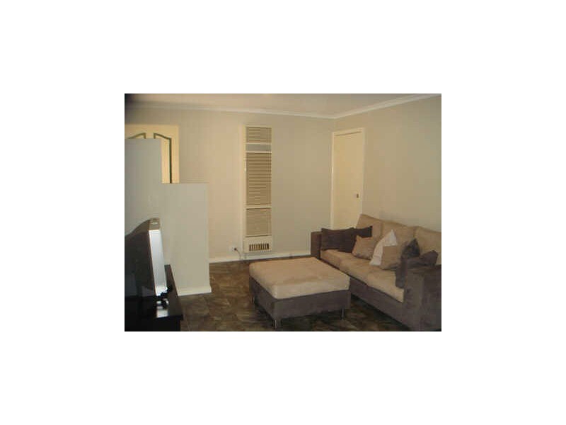 1/9 Barellan Close, St Albans VIC 3021