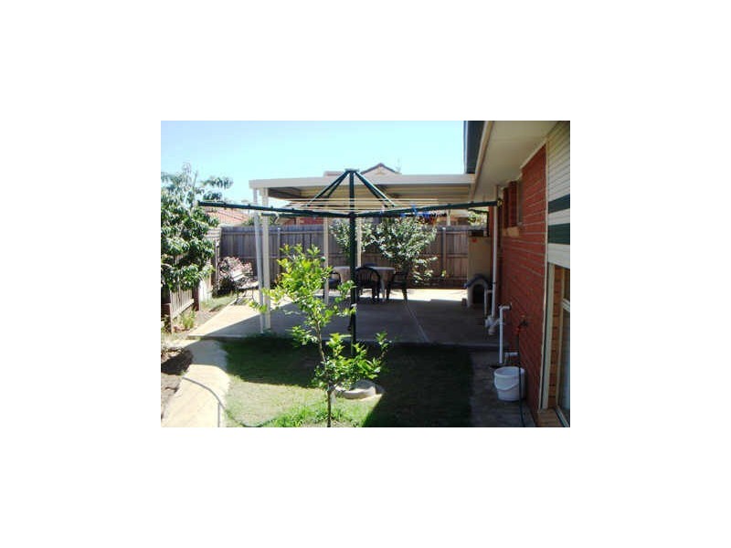 1/9 Barellan Close, St Albans VIC 3021