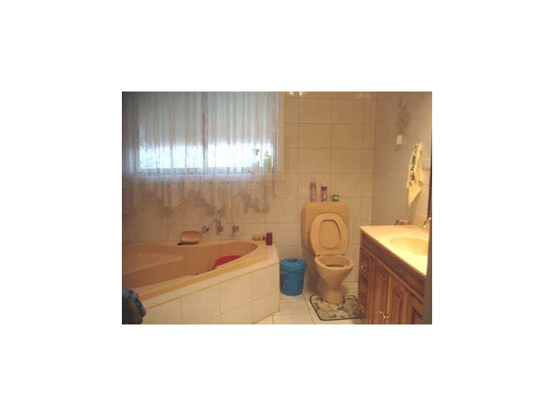 2 Elsum Avenue, Deer Park VIC 3023