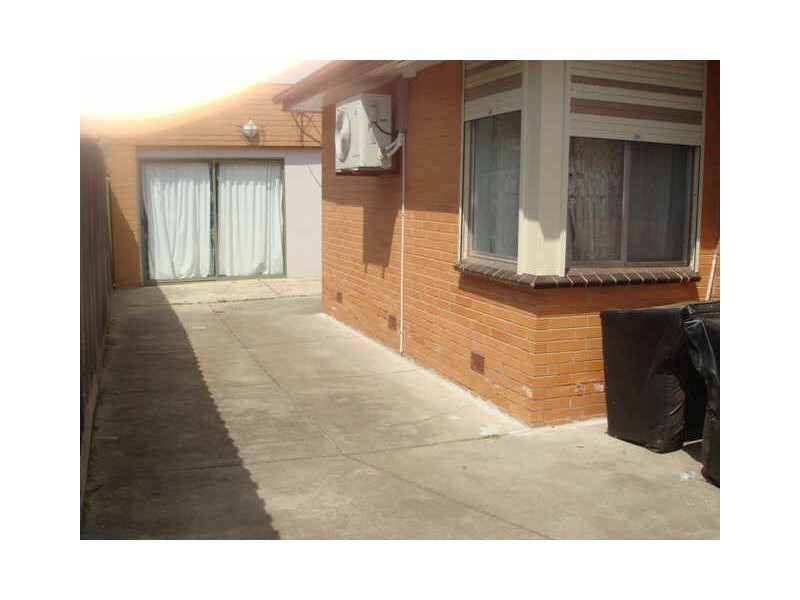 9 Willow Ave, St Albans VIC 3021