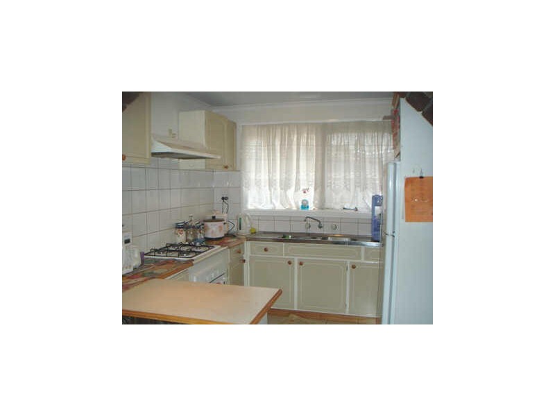 8 Robyn Avenue, St Albans VIC 3021