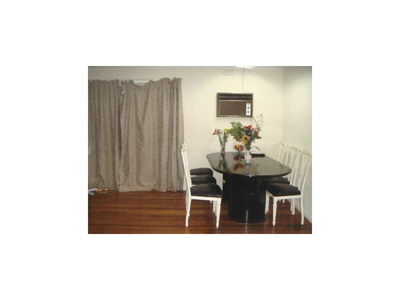 8 Robyn Avenue, St Albans VIC 3021