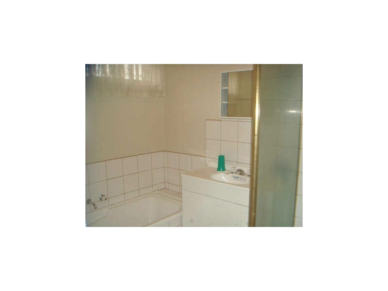 8 Robyn Avenue, St Albans VIC 3021