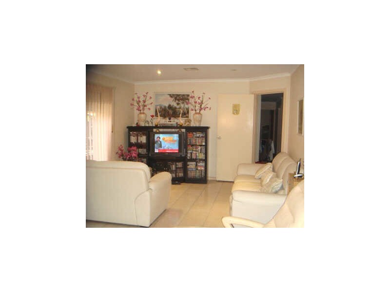 7 Burns Way, Delahey VIC 3037